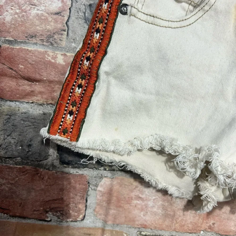5 for $25🔥Bullhead Denim Co. Embroidered White Cut‎ Off High Rise Shorts Size 1